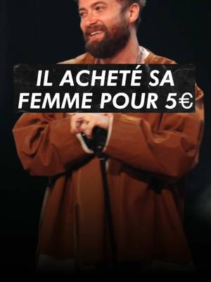 A post by @ninoarial on TikTok caption: Il a acheté sa femme 5€ 🎟️ En spectacle à Paris et dans toute la France 🎟️  Combien vaut une femme selon vous ?  🎥 @ryanharris_rh @_angelinahz_ @yass.bdx  #standup #humour #humoriste #impro #spectacle #standupcomedy #comedy #couple #ninoarial #mariage #algerie #maroc 