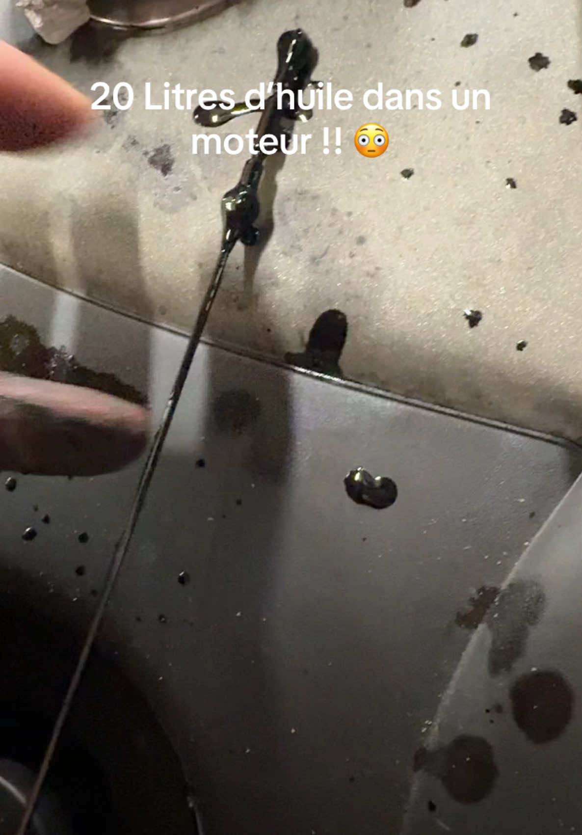 A post by @bidouille_compagnie on TikTok caption: 😳😳 20L #jamesperformance #bidouilleetcompagnie #scorpiotv #sweldsoudure #achillelenwaw #tdi #400cv #335d #19tdi #pourtoi #reprog #turbo #vidange #meca 