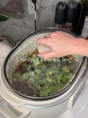 A post by @kellie_atkinson on TikTok caption: Dinner & meal prep 🍚🥦🤍 Crockpot broccoli beef  Combine in crockpot: 1 1/2 pounds beef chuck roast, cut into strips 1 cup beef broth 1/2 cup soy sauce 1/3 cup brown sugar 1 tbsp sesame oil 2 tbsp minced garlic onion powder, salt, pepper Set to low for 6 hours or high for 3 hours 1 hour before it’s done, combine 1/4 sauce from crock pot with 1/4 cup corn starch. Add back in 30 minutes before it’s done, add 1 bag frozen broccoli 🥦  Serve with rice  Ib: @Mallory Hudson & @Hannah Ann 🤍🤍 #slowcooker #crockpot #mealprep #easydinner #easymeal #DinnerIdeas #slowcookerrecipe #crockpotrecipes #weeknightdinner 