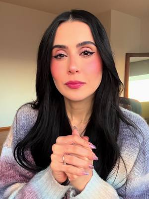 A post by @lupitavillalobosb on TikTok caption: Chamacas, si tú o alguien que conoces está en una situación de violencia o de peligro, no estamos sola, la línea morada está con nosotras💜 800 911 3232 @simisaemx #lineamorada 