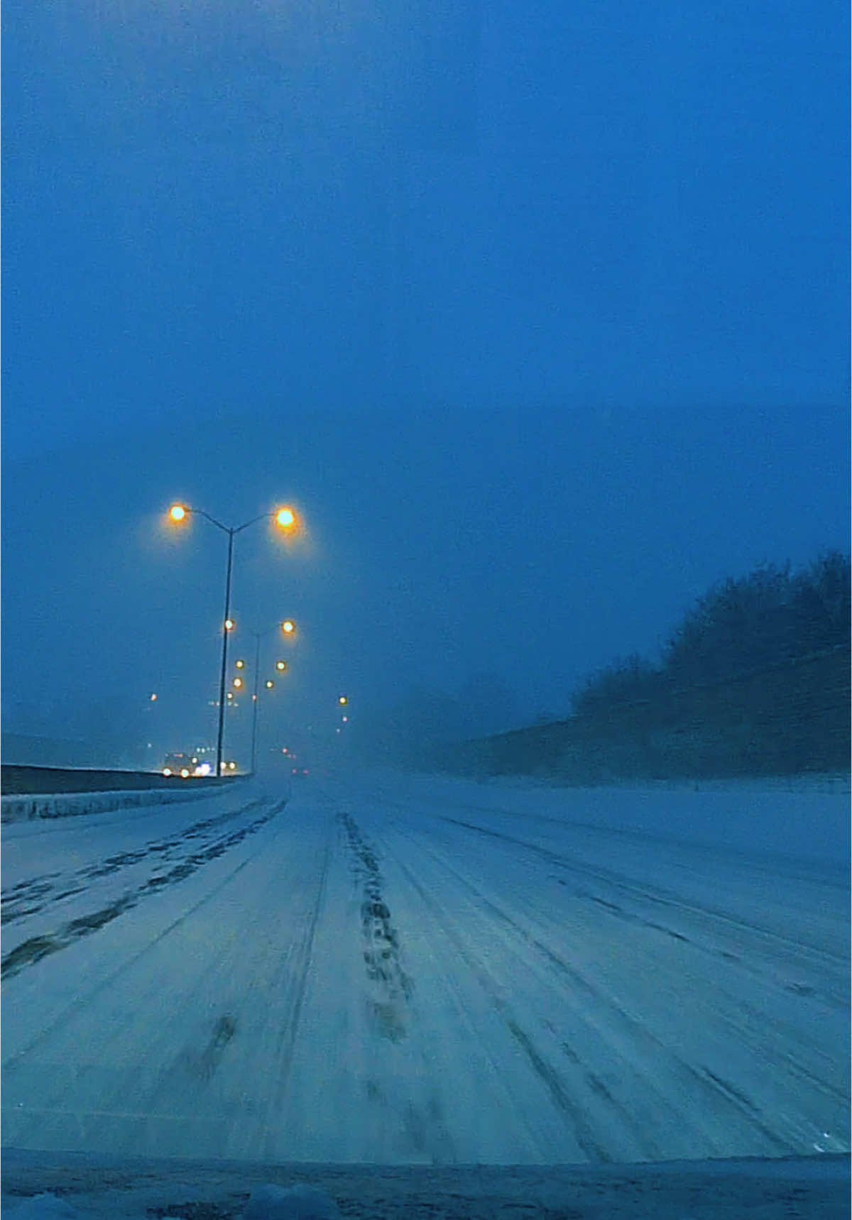 A post by @drlamouss on TikTok caption: Autoroute 417 Ottawa durant l’hiver ! @Dilam Consulting Abidjan #Ottawa #dilam_consulting 