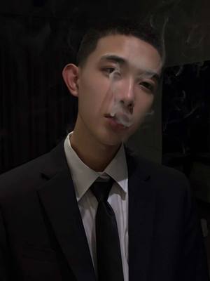 A post by @kasion_189 on TikTok caption: 或許我會過時 但我的感覺不會。 #西裝#痞帥