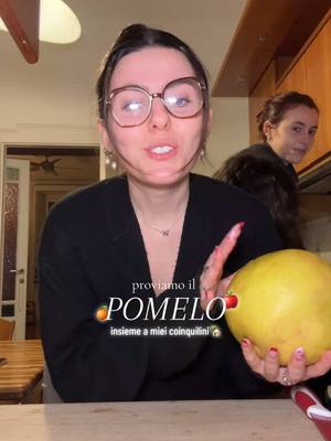 A post by @pamelapaolini on TikTok caption: Chi ha provato il pomelo?🍊🍎