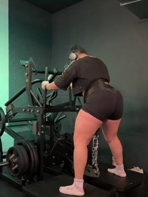 A post by @rhythmstormm on TikTok caption: 170kg for breakfast