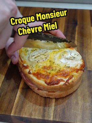 A post by @seizemay on TikTok caption: Croque Chèvre Miel ! 🤤🍯 #croquemonsieur #chevremiel #recettecroquemonsieur #recettefacile