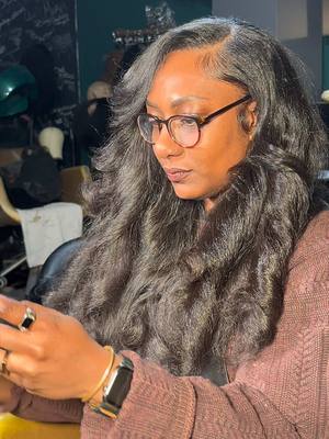 A post by @beautyishername_x on TikTok caption: Another one thank you 🤸🏽‍♀️  Side part Versitile Sew in+ blowout+curls 💕 Hair not provided by me*   ##tayahsbeautytrap🏚 ##newjerseyhairstylist##jerseyhairstylist##phillyhairstylist##nychairstylist##protectivestyles##naturalhair##wiginstall##traditionalsewin##sewin##kinkystraight##kinkycurlyhair##dmvhair ##baltimorehairstylist##curlyextensions##gluelessclosuresewin#26inchwig##wigtok##wigstyling##versitilesewin