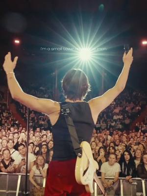 A post by @davidkushner on TikTok caption: tour has been amazing so far I love u guys <3 #ontour 