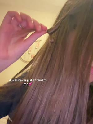 A post by @dayinmylifediaries on TikTok caption: 💕 #hair #curls #relatable 