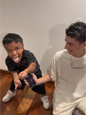 A post by @bigchungus_oficial on TikTok caption: Me mostró su talento oculto @Manolito y hizo un paso de baile muy contagioso! 🕺