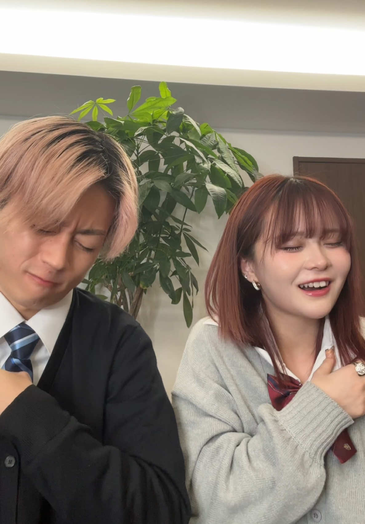 A post by @com.yuta0305 on TikTok caption: 桜ちゃん全力でやっててくれてアツい コラボお楽しみに！？ @🌸桜🌸  #桜ちゃん#コムドット #コムドットゆうた #一重日記 