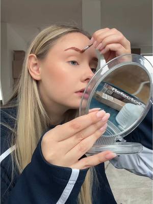 A post by @mashabck on TikTok caption: augenbrauen färben mit masha ✨  #augenbrauen #tutorial 