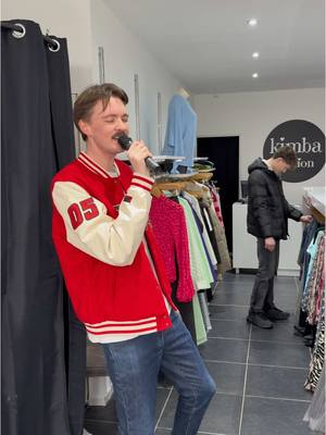 A post by @bramkriktok on TikTok caption: Ode aan een favoriete video 😂😭, wie herkent hem? #dannyfroger #winkel #bramkriktok 