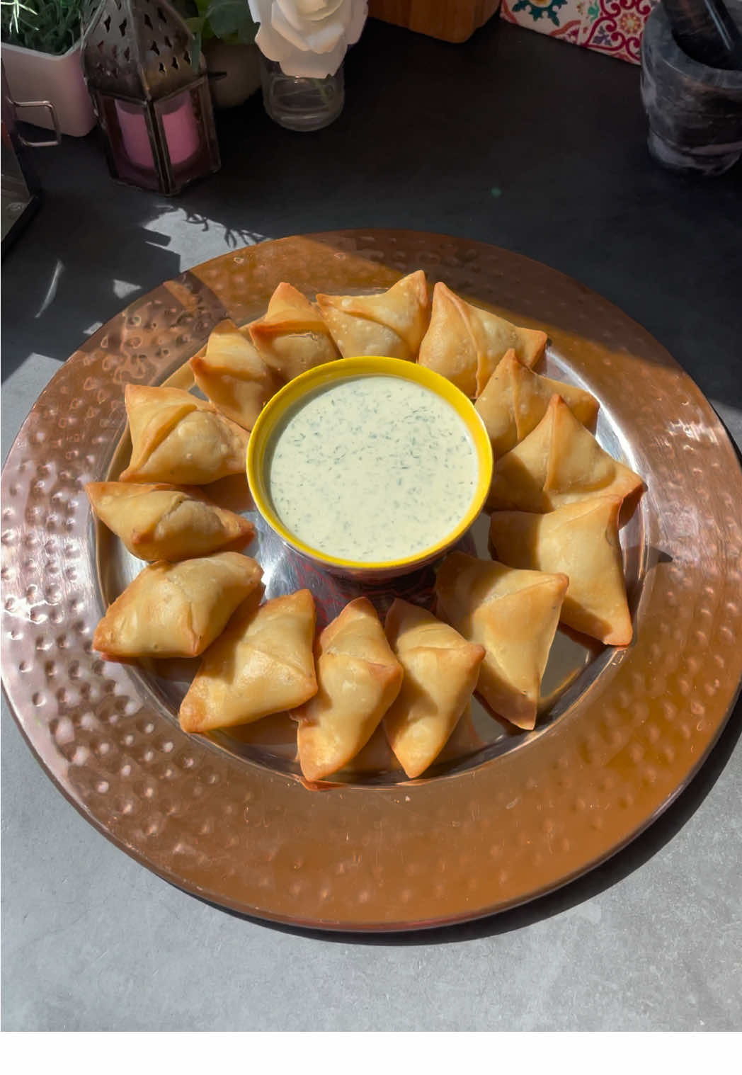 A post by @madeehasfoododyssey on TikTok caption: SAMOSA #samosa #Ramadan #aloo #recipe #punjabitiktok #foodtok #growmyaccount #fyp 