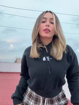 A post by @miincho on TikTok caption: mami se te ve pesaoo  dc: @SIMONA❤️ 