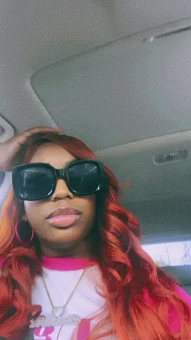 A post by @baddiejoiii on TikTok caption: #CapCut Keep your Hair Done! 💅🏾#fyp #hair #wig 