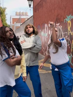 A post by @pacodemiguel on TikTok caption: Y siempre se metía la prima esa malandra JAJAJA #comedia #pacodemiguel #secundaria 
