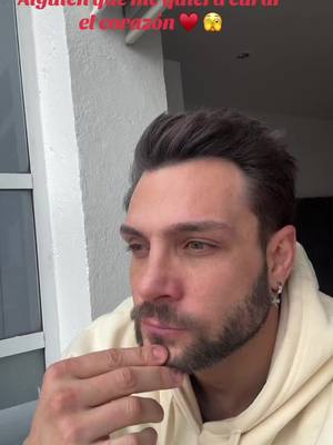 A post by @nicolaporcellaoficial on TikTok caption: Pedí una señal 🫶🏻