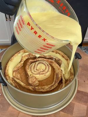 A post by @fooddudescook on TikTok caption: New York Cinnamon roll cheesecake #easydessert #Recipe #cooking