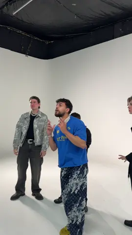 A post by @iamtiagz on TikTok caption: CACHONDOS SESSION ESTE 28 DE FEBRERO 💙💙💙 #tiagz #kevinamf #daniflow #victormendivil #losesquivel 