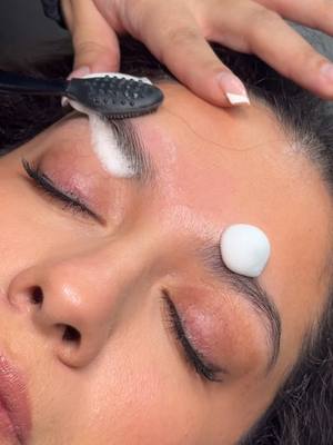 A post by @browsxzoey on TikTok caption: Luxury brow shaping💋 Products available with the link in my bio 🛍️#browartist #brows #browwaxing #browtraining #browshaping #beautyindustry #browlamination 