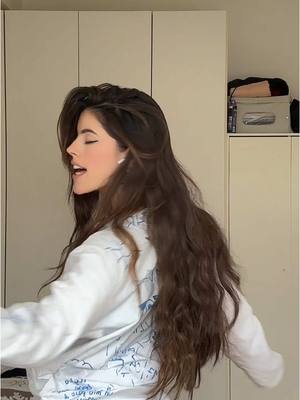 A post by @gaiadesmart on TikTok caption: che hit ☀️💙 @claudialaruccia ti amo! @Rose Villain si na pret