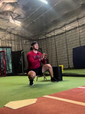 A post by @ccoste02 on TikTok caption: CC2🔥🚨 Online Program en la Bio🎥 🎯⏳ ‼️ Un buen tiro no es solo cuestión de brazo fuerte, sino de mecánica eficiente y postura adecuada. #baseball #baseballlife #catcher #reels #MLB #florida #catchers #beisbol #catch #pr #softball #catcherszn #grind #hardwork #cc2