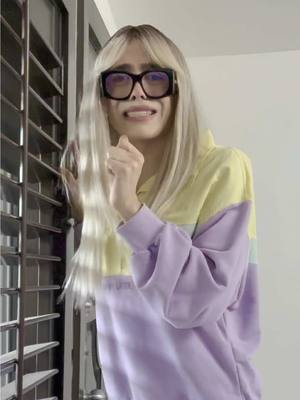 A post by @fontesjo on TikTok caption: cuando tu mamá se está peleando y vas a ayudarle 👩🏼👧🏼👶🏾