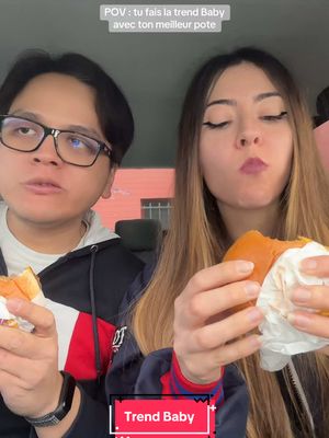 A post by @shayvise on TikTok caption: Vous connaissez la trend ? 😂 Je l’ai vue partouuuuuut et j’ai adoré la regarder 🤣🤣 Du coup, j’ai imaginé ce que ça donnerait avec un burger (si je vous dit que ça faisait plus d’un an que j’en avais pas mangé vous me croyez ? 😄) et mon meilleur ami Donnie qui a apprécié l’idée ! 🤣🤣 #humour #pourtoi #foryou 