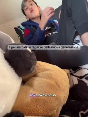 A post by @nenenicoo on TikTok caption: Per quanto non voglio ammetterlo… ha ragione 😂 la nuova generazione merita di più ? #book #generations #son #youtubers 