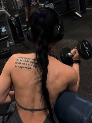 A post by @_chasinaaa on TikTok caption: My back goes crazy 😵 recorded some of my back & biceps work out #fyp #backandbiceps 