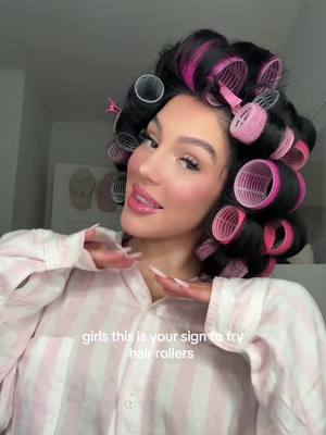 A post by @victoriasamson on TikTok caption: using hair rollers >> #hair #hairrollers 