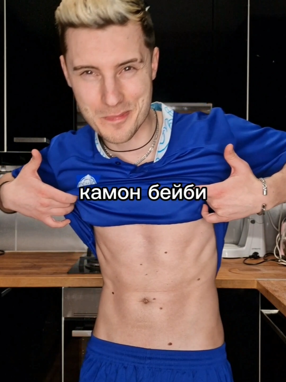 A post by @ivan_pavlov_tiktok on TikTok caption: НЕ ОЧАКВАХ ДА МИ ПОКАЖЕ ТОВА В ЛЕГЛОТО 😱 @Лили Аначкова 