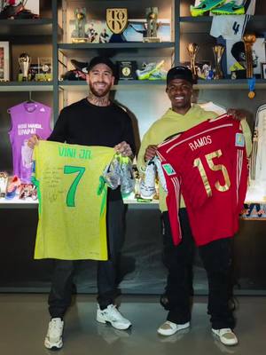 A post by @sergioramos on TikTok caption: Otra pieza especial para la colección. Siempre un placer, brother. Nos vemos pronto, amigo. Another special piece for the collection. Always a pleasure, brother. See you soon, my friend. Mais una peça incrível para a coleçāo! É sempre um prazer, irmāo. Até breve, meu amigo!