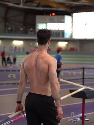 A post by @anthonyammirati on TikTok caption: Derniers réglages avant les championnats de France de ce week-end ! #pumafrance #pumarunning #foryou #fyp #athlete #sportmotivation #trackandfieldforever #polevault #teamessx 