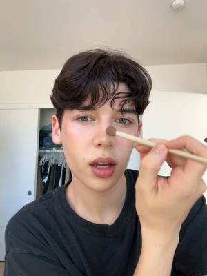 A post by @marioselman on TikTok caption: easy. simple. grwm :)