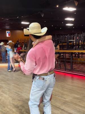 A post by @josuemeja87 on TikTok caption: Le dije morena serás para mi #fyp #fypシ #foryoupage #parati #mexico #tiktokviral #fypシ゚viral #fypage #baile #Cumbia 