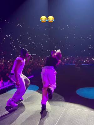 A post by @tiakola_meloo_ on TikTok caption: Ça a pris ma shoes tous les bails, ça tire mon caleçon les gars vous déraillez 🤦🏾‍♂️ 📹 : David Santiago #tiakola #live #concert #montrealtiktok 