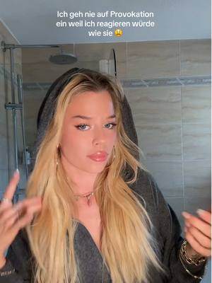 A post by @emskopf on TikTok caption: Dieser beef ist mein Roman Empire ✨#emskopf #hotsoul #deutschland #beef #bhadbhabie #alabamabarker #disstrack 