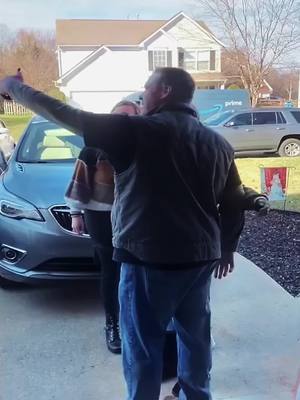 A post by @herocominghome on TikTok caption: Son surprise mom. #military #marine #marinetok #militarytok #militaryhomecoming #military #soldier #family #surprise 