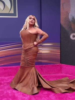 A post by @soywendyguevaraoficial on TikTok caption: #premioslonuestro #premios #Miami #latinostiktok #mexico 🇲🇽 #usa🇺🇸 
