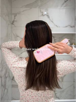 A post by @vanessafaga on TikTok caption: asmr hair wash routine🫧 #hairwash #hairwashday #haircareroutine #asmrsounds #asmr #haircare #aesthetic #selfcareroutine 