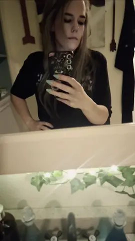 A post by @thecharmedtwin on TikTok caption: #fr #texas #xoxo #muah