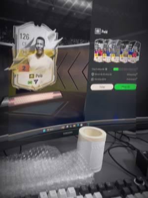A post by @villa_gaming94 on TikTok caption: Mở và đập Pele + 3 chỉ với một vạch :)) … anh Gà chắc đi ngủ :)) #villagaming #datvilla #hp 