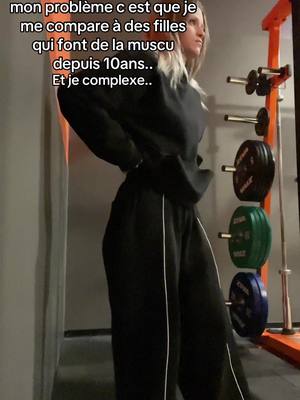 A post by @_ocexne__ on TikTok caption: Pas facile d’arrêter de se comparer avec les réseaux.. #pourtoi #gymtok #motivation #fyp 