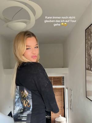 A post by @emskopf on TikTok caption: HOT SOUL LIVE ❤️‍🔥 tickets gibts bei @myticket.de #emskopf #hotsoul #deutschland #livepodcast #manifestieren #manifestiert #berlin #stuttgart #mallorca #köln #