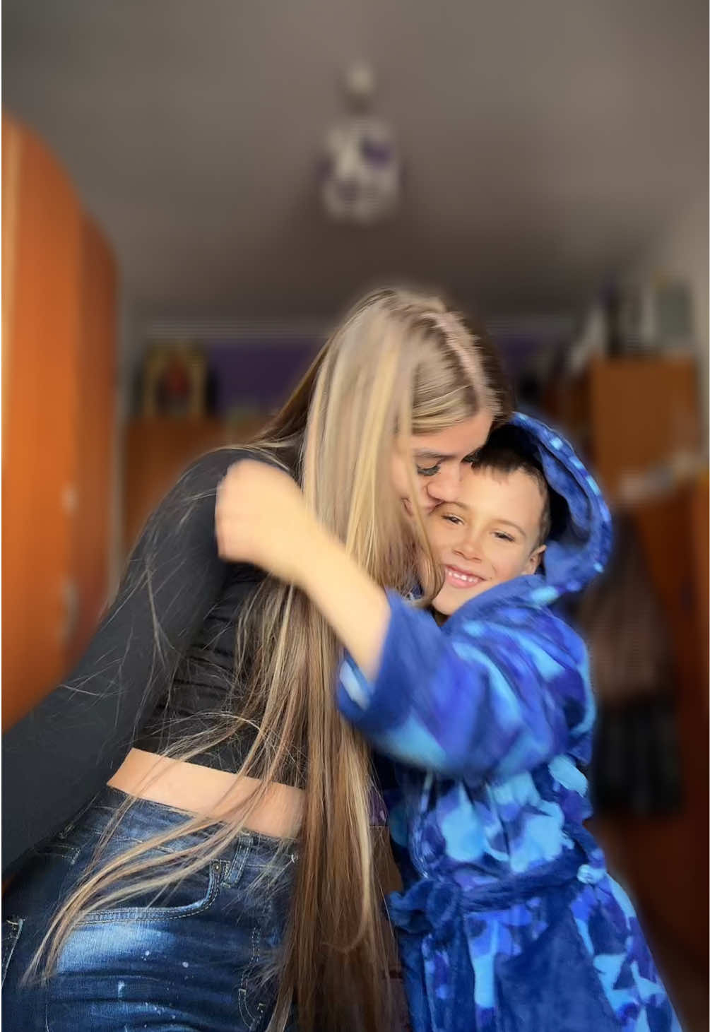 A post by @denissa2805 on TikTok caption: IG: Asined_aleahim 👑 #misiuneatiktok #fyp #5pasidebine #fy #tiktok #romania #pupici @Adrian Norocel 