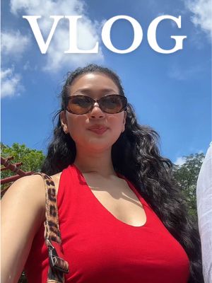 A post by @chloeabeth4545 on TikTok caption: Universal Studios Singapore vloggggg 💛💙🩷💜🧡🩵  #universalstudios #Vlog #uss #tiktoksg #singapore #creatorsearchinsights  