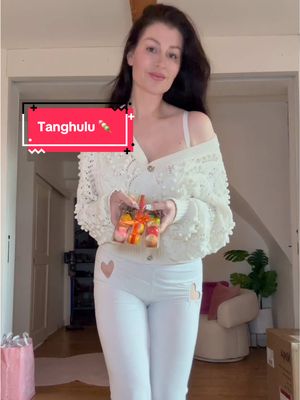 A post by @poopiblh on TikTok caption: Je fais les Tanghulu revisités à la façon de ma grand mère 🍡 Pâte d’amande de fruits et technique pour réussir ton caramel a coup sure sans thermomètre !! #tanghulu #food #friandise #recette #caramel #patedamande #fruit #tips #secret 