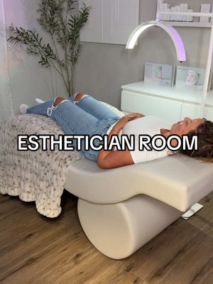 A post by @miracletheesti on TikTok caption: #creatorsearchinsights #estheticianroom #esthetician #estheticianroomideas #estheticianroomtour #licensedesthetician #facialroom #faciaist 