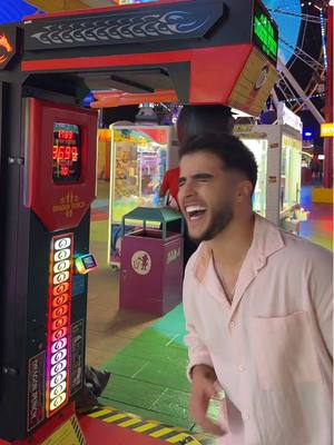 A post by @rahmalaribi_ on TikTok caption: 🤣 خلاص سكرنا ترند انا وانس #انس_الشايب #rahmalaribi #اكسبلور 